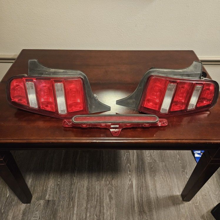Stock Mustang Tail Lights (2010, 2011, 2012) & Trunk Light
