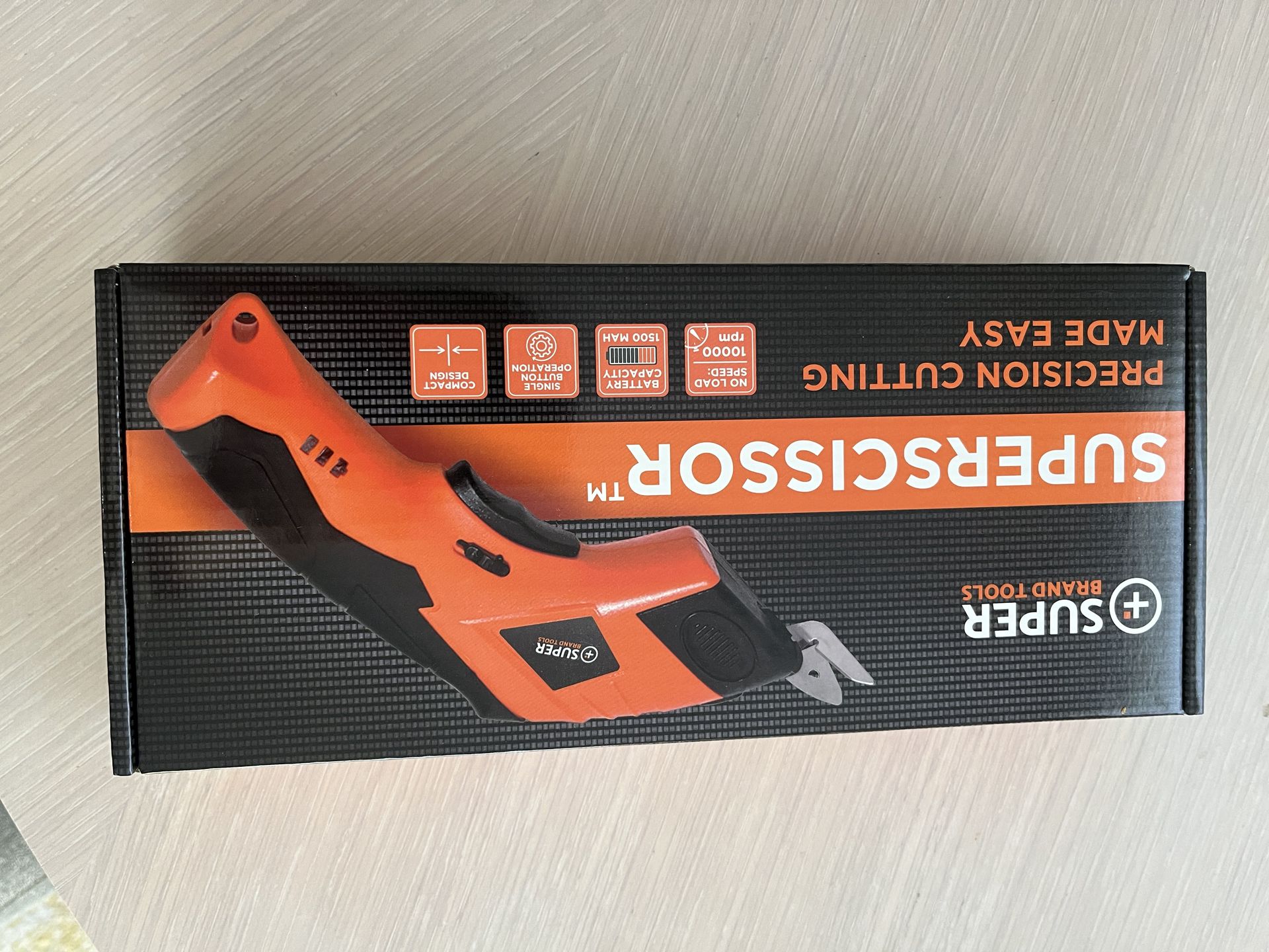 Box cutter/ Prevision scissors