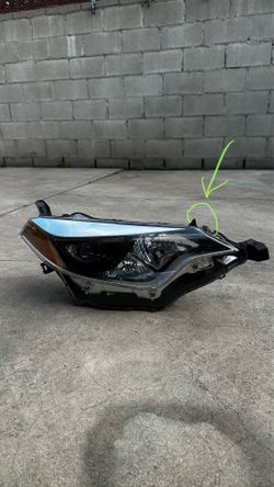 2014 2016 Toyota Corolla headlight  Right side