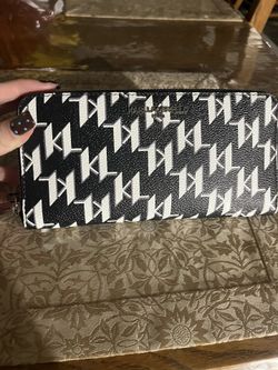 Beautiful Karl Lagerfeld Wallet !!!! 