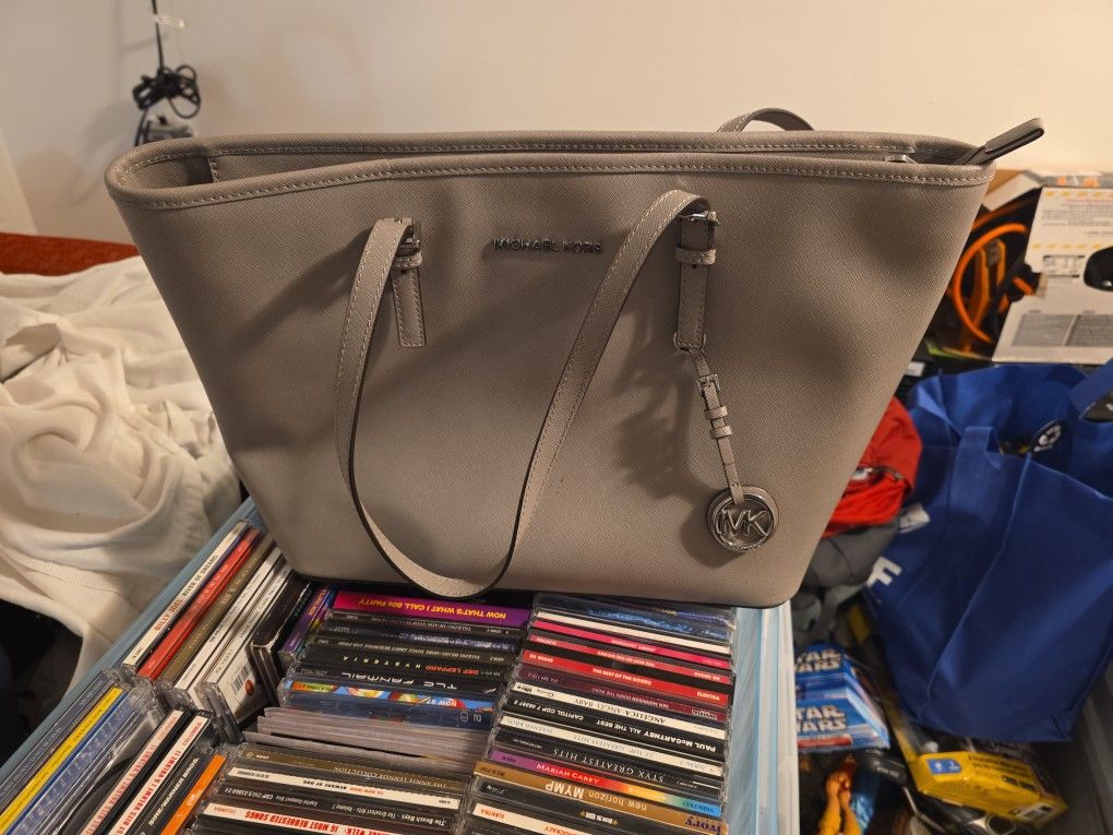 Michael Kors Sheila Large Tote Bag