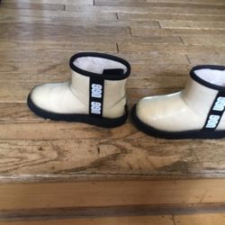 This Size 13 For Children Is Very Confortable Because They’re  UGG 