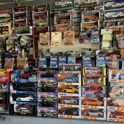 1:18 and 1:25 Scale Diecast Collectible Cars And More. 