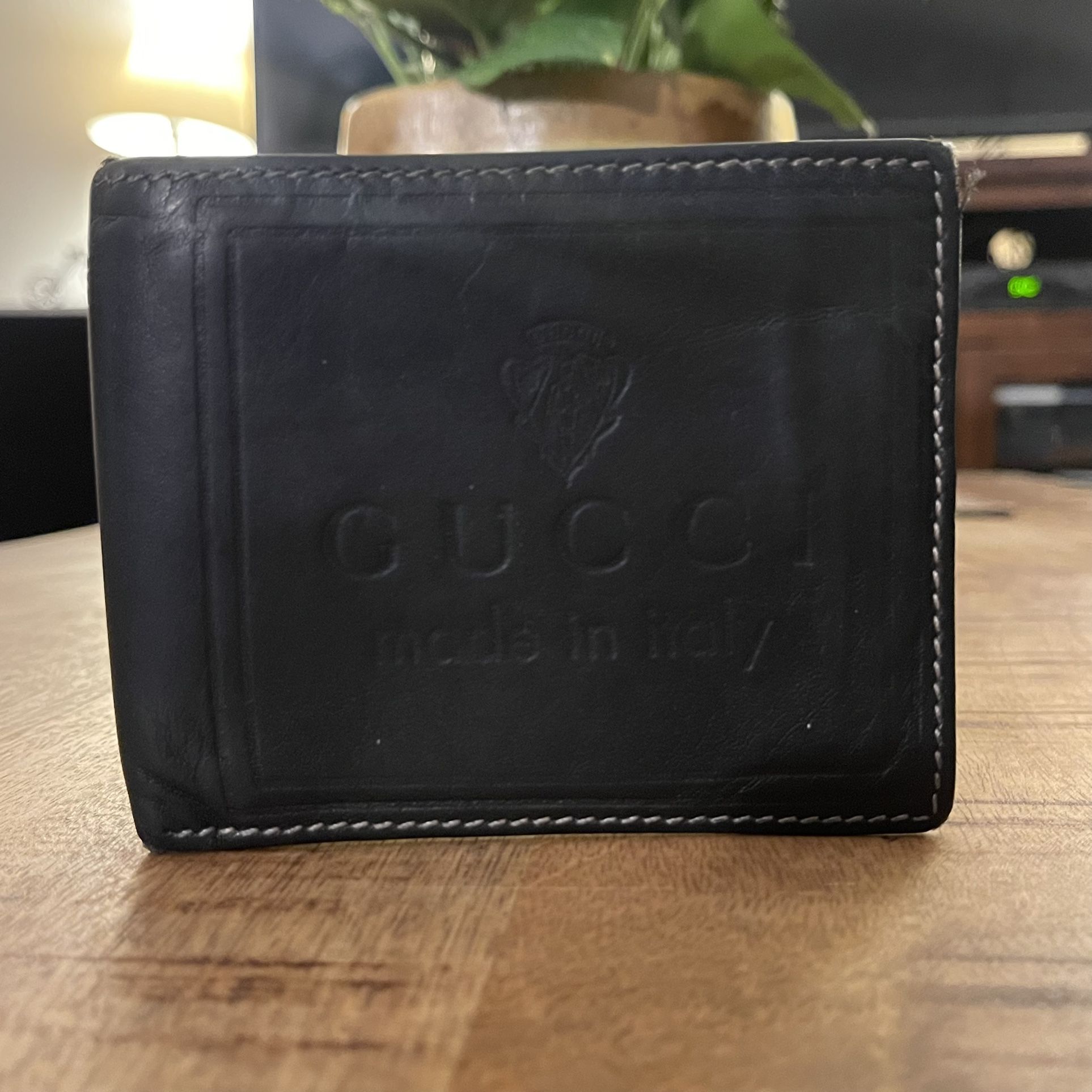 Imran Potato - Cool 'Gucci' Logo Embossed Bifold Wallet (Black) – eluXive