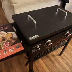 Blackstone Outdoor Griddle, 2-Burner 28" Propane Flat Top Grill with Hard Cover *New* *Nueva*
