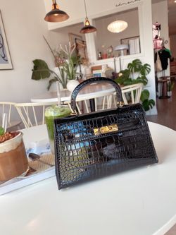 Black Handbag NEW 93$