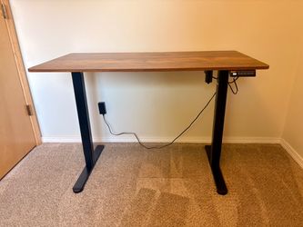 Electric stand up/sit down computer desk