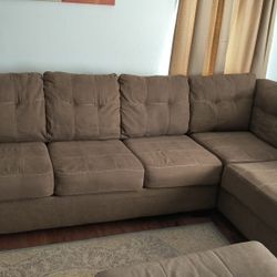 Sectional living room set 