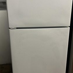 Hotpoint Top-Freezer Refrigerator 