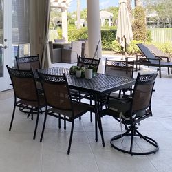Outdoor Dining Table & Chairs