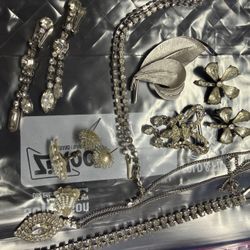 Costume Jewelry Rhinestone One Trifari Brooch