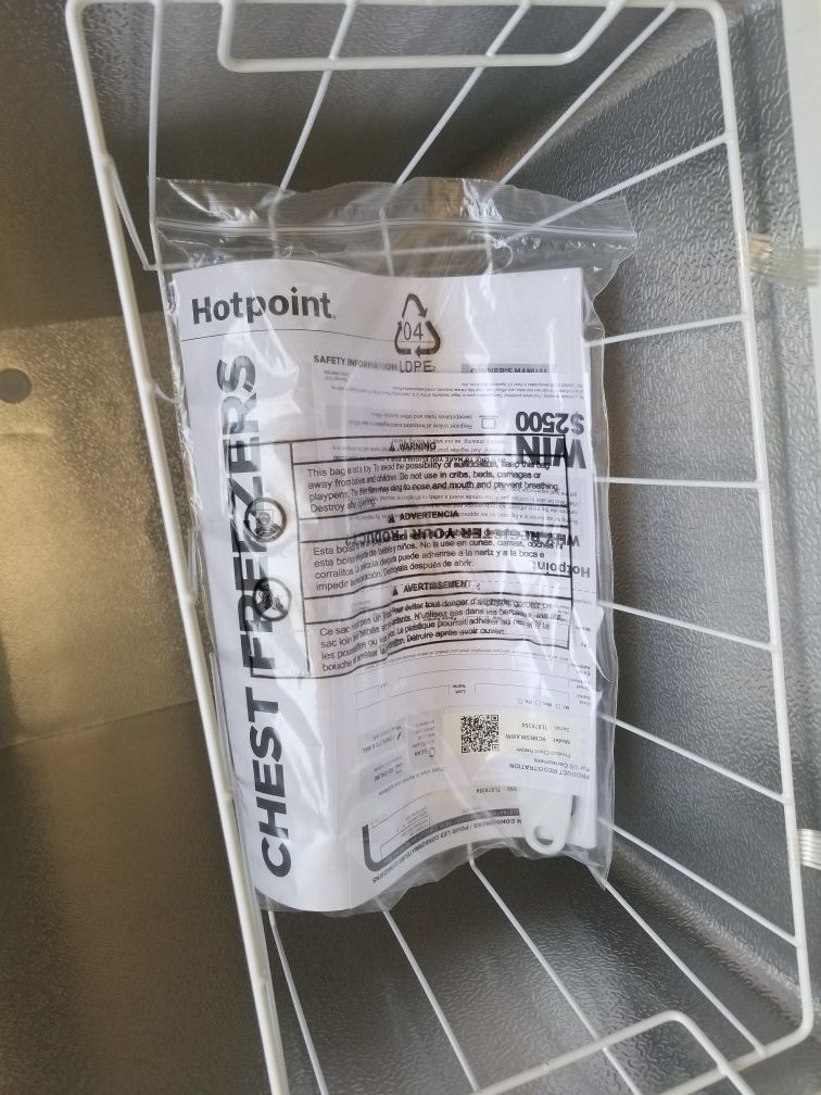 HotPoint Chest Freezer 5.1 cu.ft. (Pickup Only) for Sale in Westbury