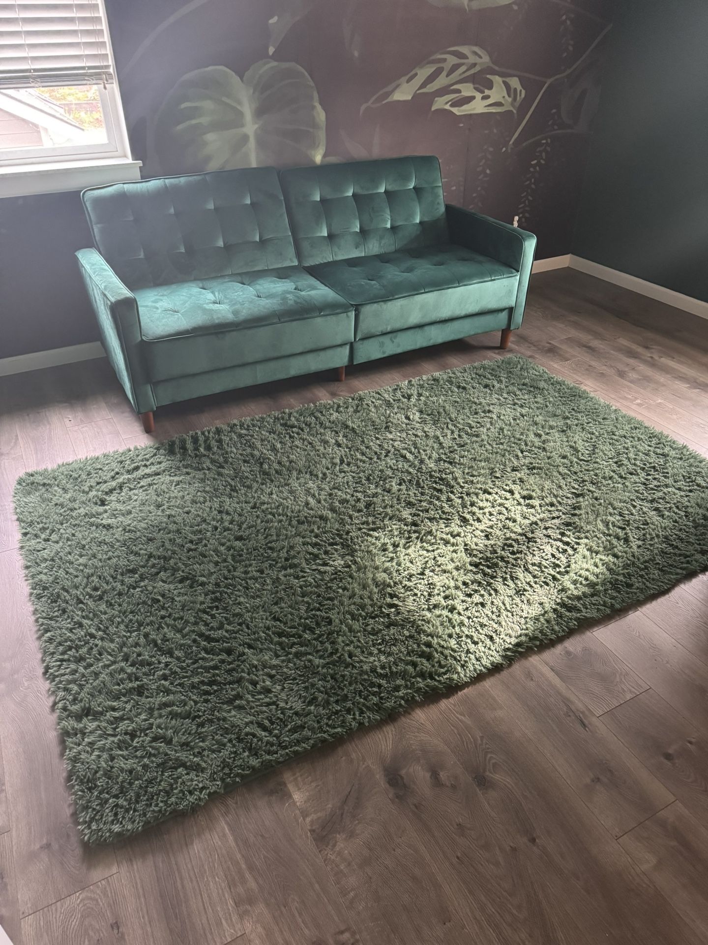 *LIKE NEW* 95” X 61” Green Rug