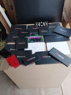 17 morphe makeup palettes like new