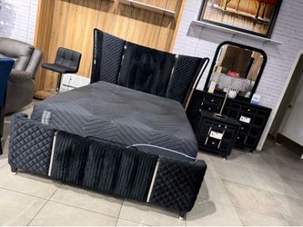 4pc Queen Bedroom Set 🖤 Black Velvet
