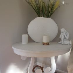Table With Vaas