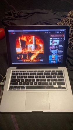 Apple MacBook Pro Laptop