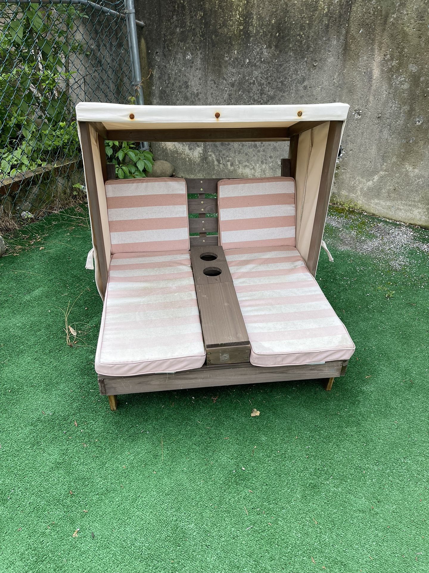 Small Outdoor Lounger For Kids/pets