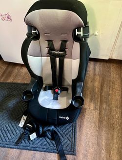 Kids booster seat with 2 cup holders
