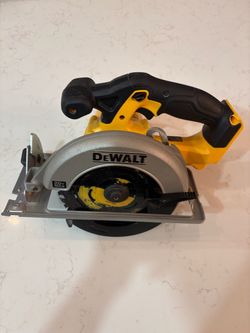 DeWalt 20V Max 6 1/2 in.  Cordless Circular Saw