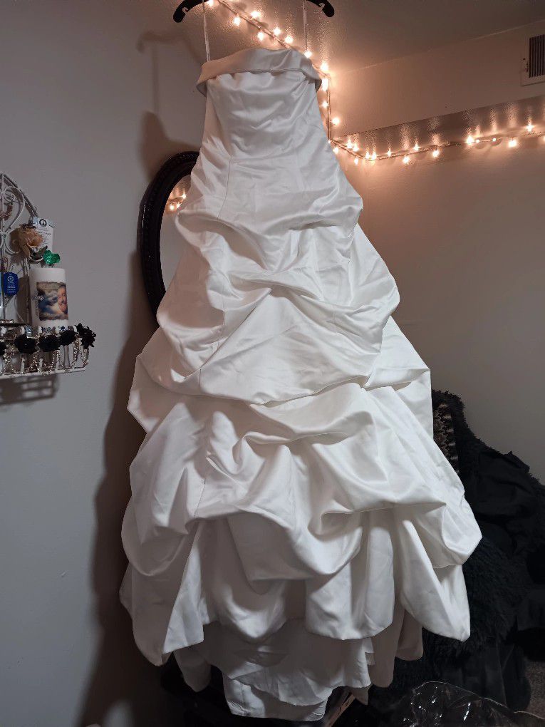 Davids Bridal Davids Dress Size 10 T9168 Satin Pick-up Ivory Ball Gown