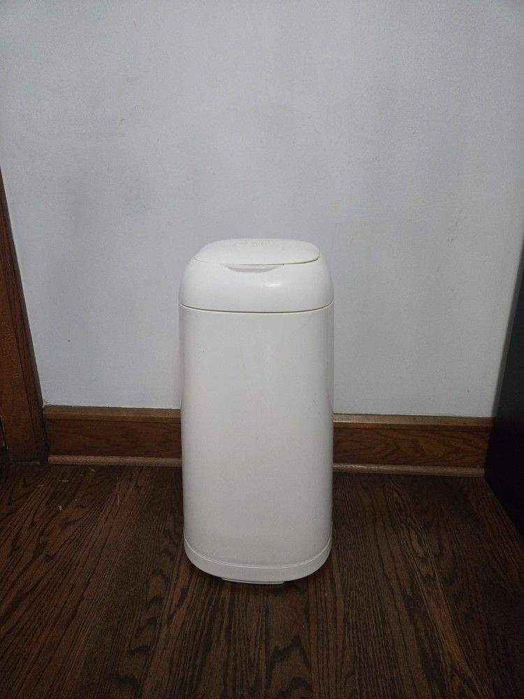 Playtex Diaper Genie Expressions diaper pail