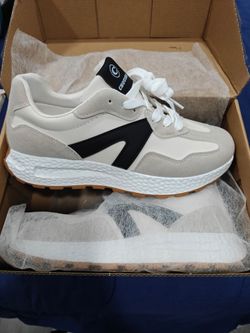 Women's Casual shoes size 8 *Brand New*