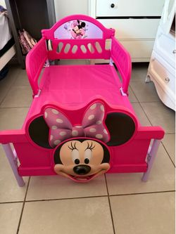 Minnie Mouse toddler bed