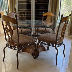 Kitchen Table W/ 4 Chairs MUST GO MOVING 