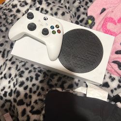 Xbox With Controller 