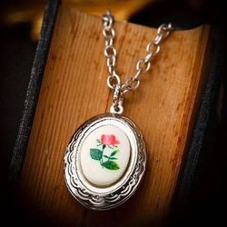🌹♥️PRECIOUS FLORAL ROSE 🌹 LOCKET ♥️🌹