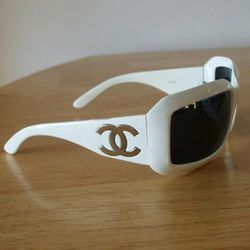 Chanel logo white sunglasses for Sale in Chula Vista, CA - OfferUp