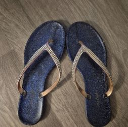IN EXCELLENT CONDITION FLIP FLOPS BLUE WITH RHINESTONES BY AMERICAN EAGLE...