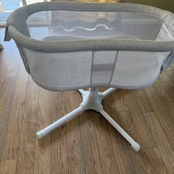 Halo swivel bassinet $35 n get free bouncer