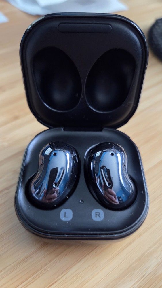 Samsung Galaxy Buds Live Wireless Headphones, Black