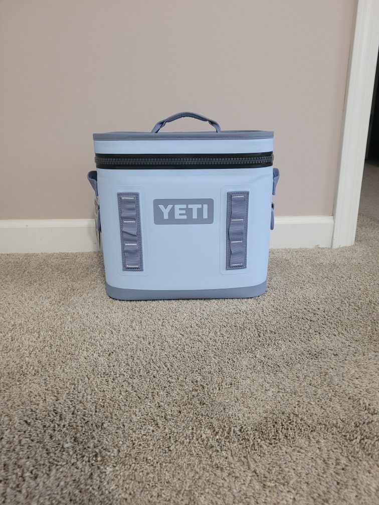 New Yeti Hopper Flip 12 Cooler - Big Sky Blue