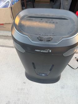 Staples High Speed Paper Shredder