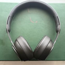Brand New Beats Solo Pro Heaphones
