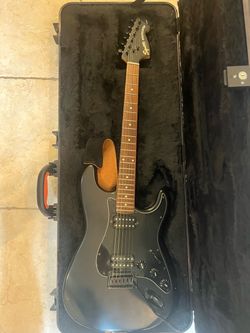 Squier FSR Standard Stratocaster w/ Fender Deluxe Hardshell Case