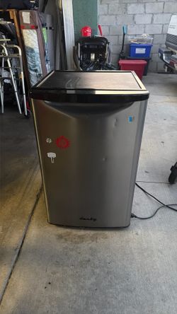 Mini fridge