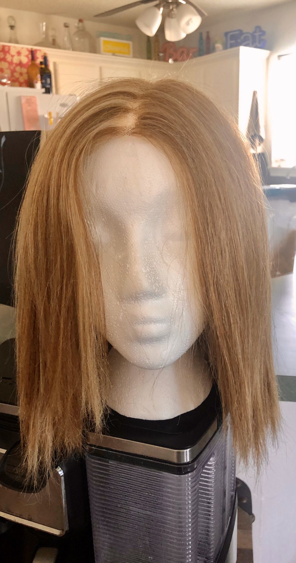Blonde wig with highlights