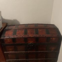 Large Antique 18th century Curved Top Steamer Trunk