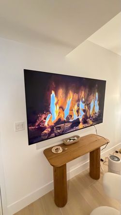 Samsung 65” QLED Q7F 4K Smart TV — April 2026 new without box
