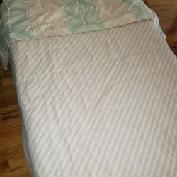 Twin Comforter - Reversible Pattern 