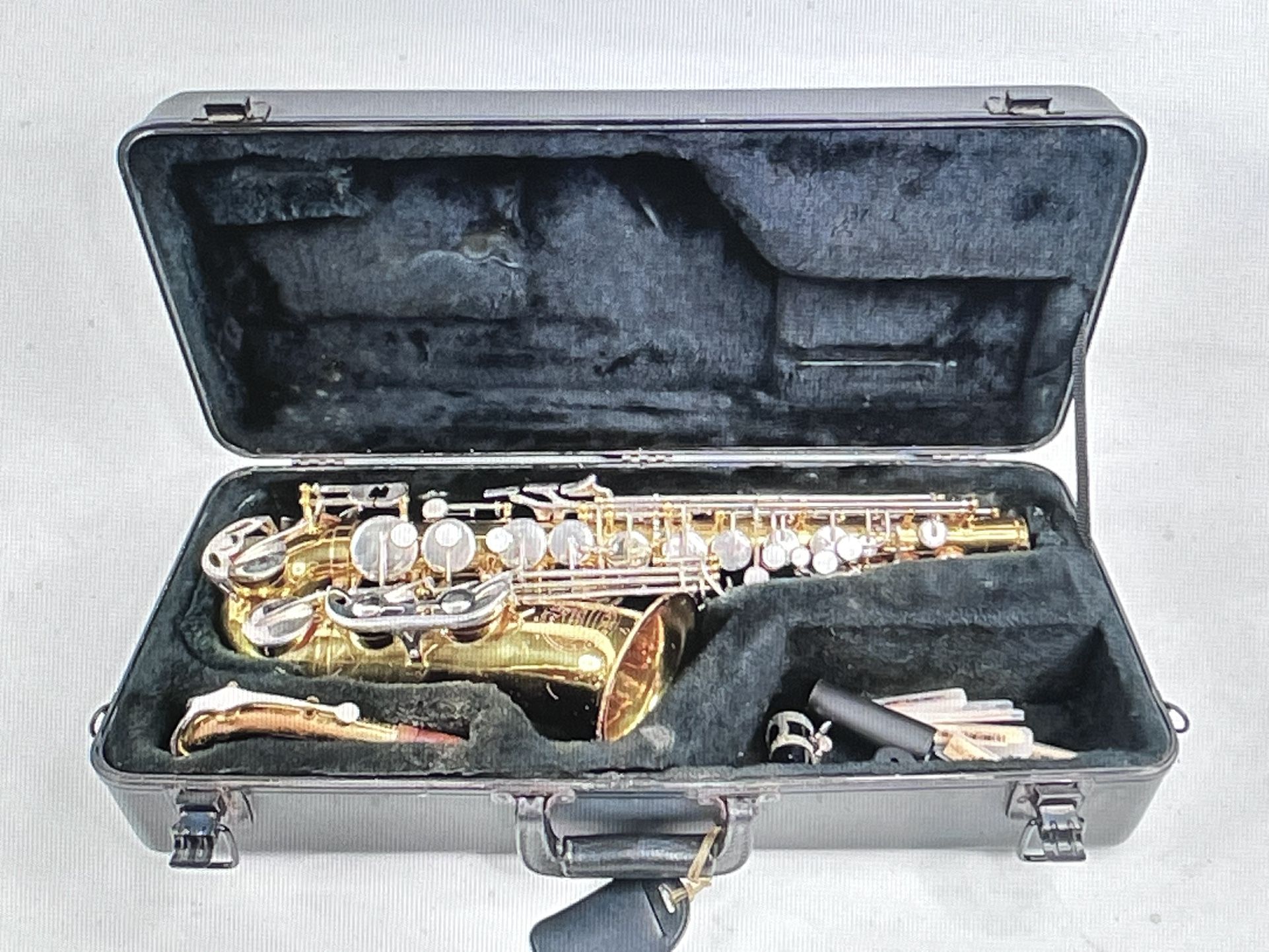 Conn American 24M Alto Saxophone w/Case