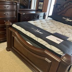 Stunning Stylish Bedroom Suite!