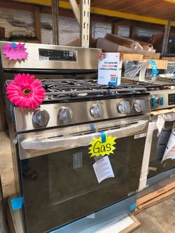 New stoves with warranty, available in gas or electric