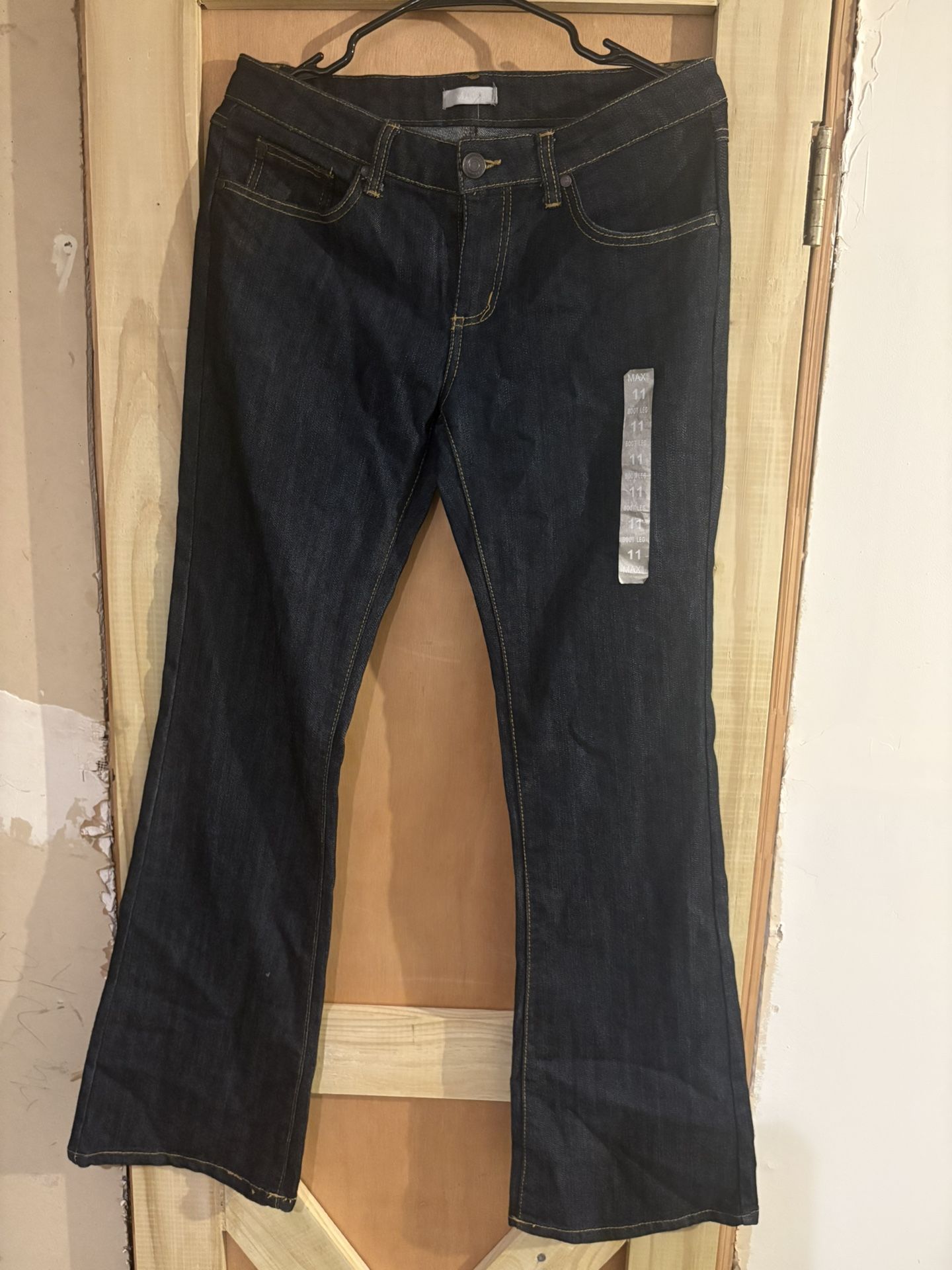 Women boot leg jeans