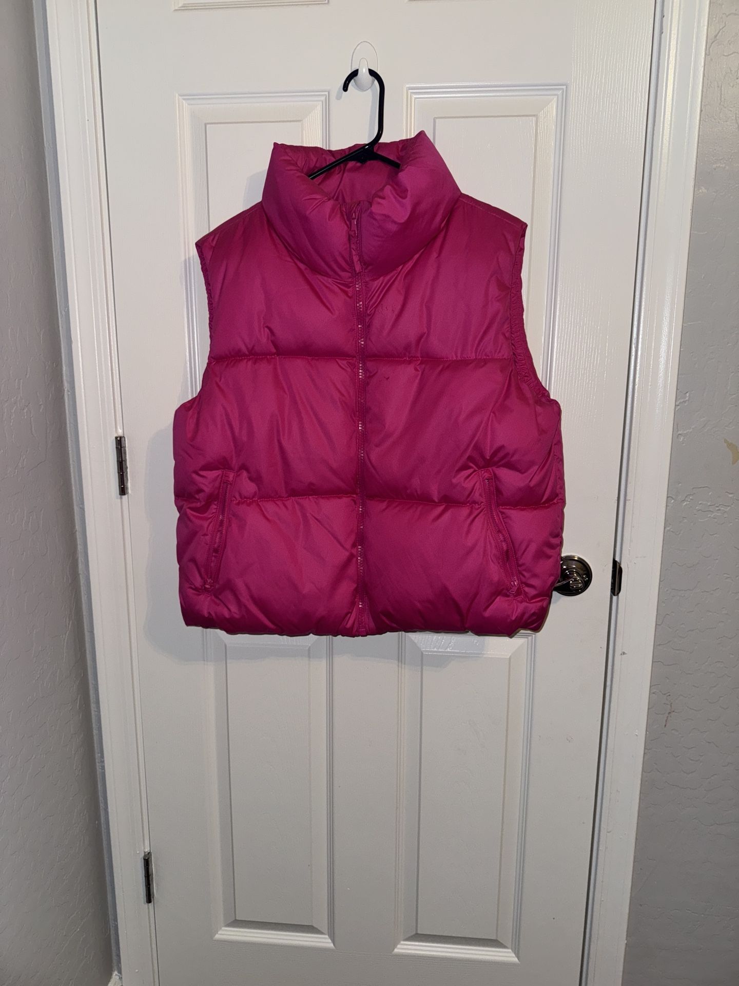 Old Navy Women's Hot Pink Puffer Vest Size L