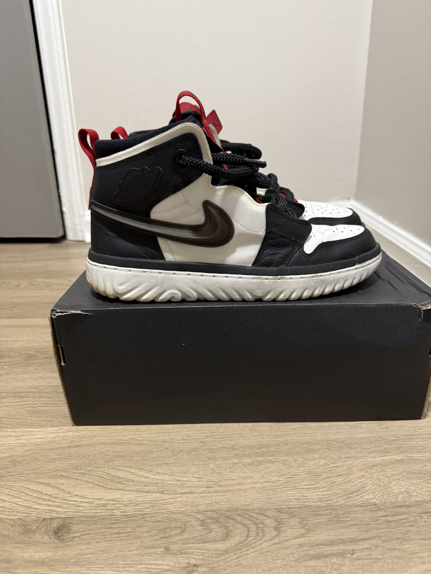 Jordan 1 Retro React Black/Red/White